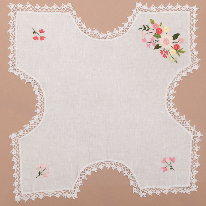Mantel de pan tejido a mano con borde de ganchillo y bordado de flores – 47 cm, hecho en Cuenca, Ecuador, único